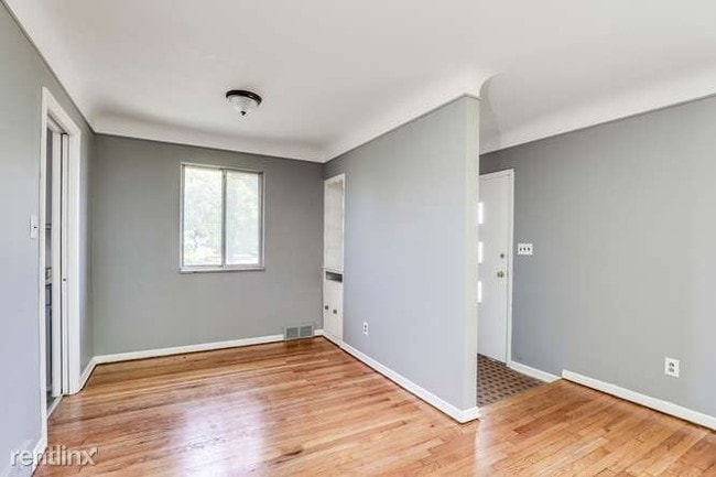 Building Photo - 3 br, 1 bath House - 14735 Edmore Dr