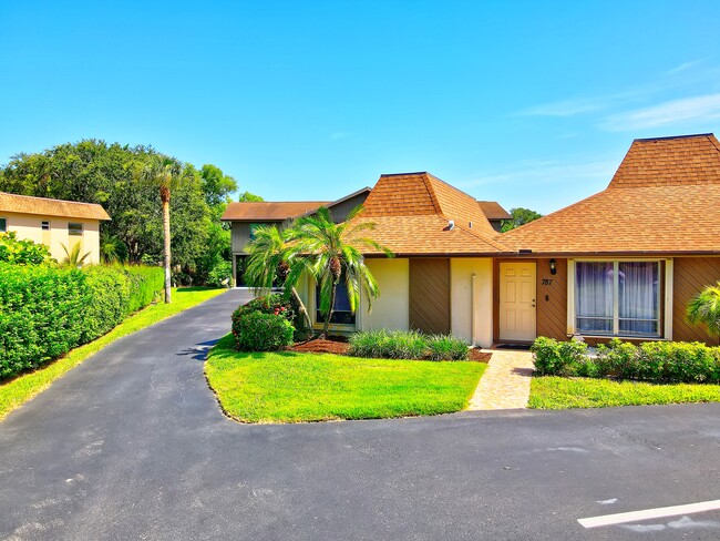 Building Photo - 787 Palm View Dr