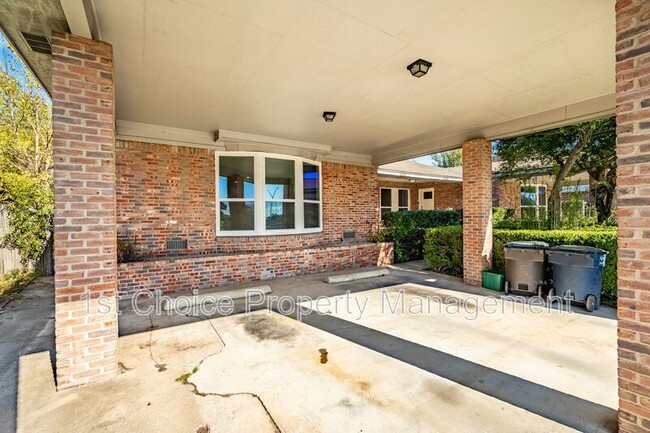 Foto del edificio - 4304/4306 SW Loop 820