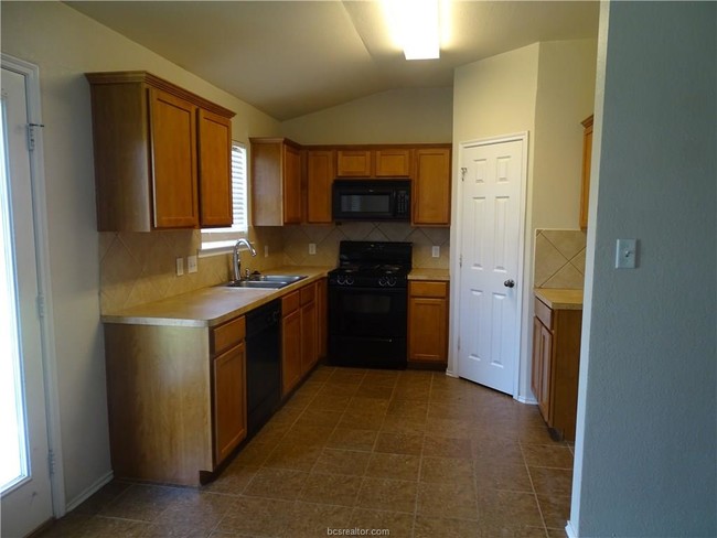 Foto del edificio - 918 Whitewing Ln