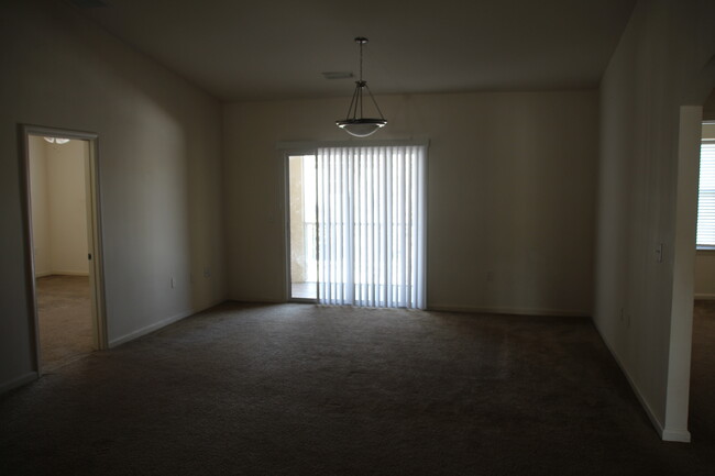 Living room - 3750 Silver Bluff Blvd