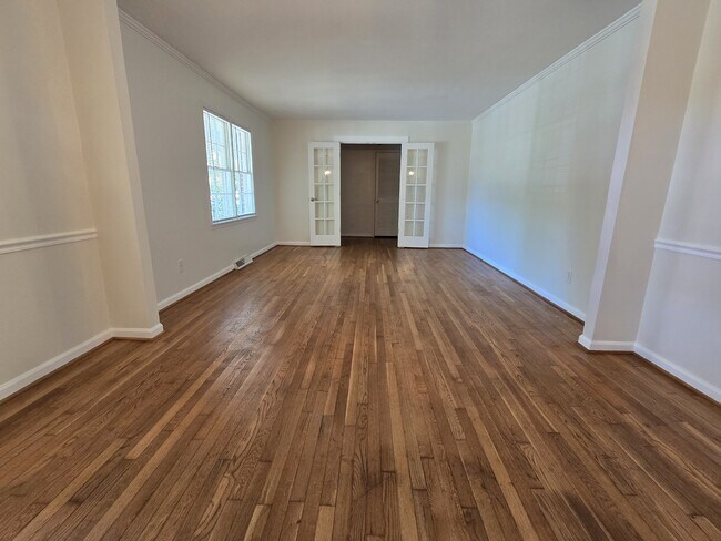 Foto del edificio - 3703 Hickory Hill Dr