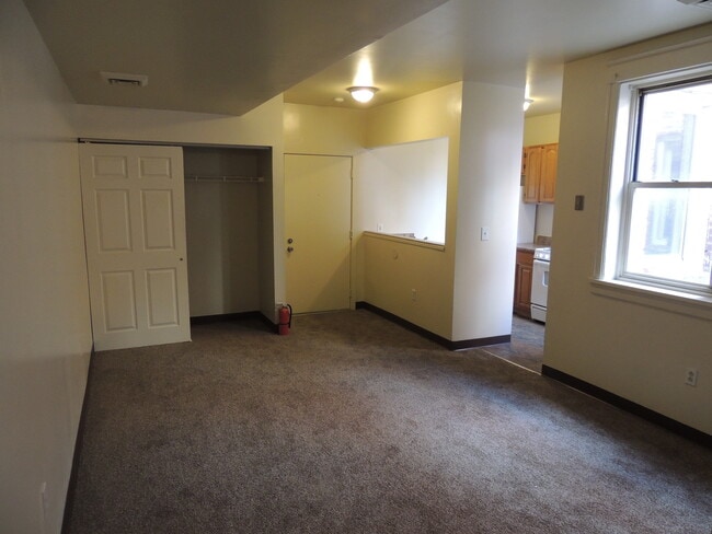 Living room - 7169 Ogontz Ave