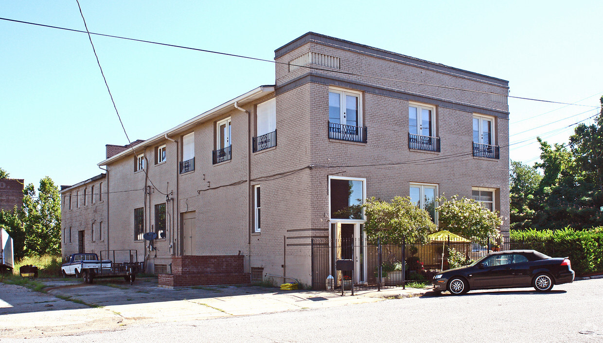 Building Photo - 60 Virginia Ave W
