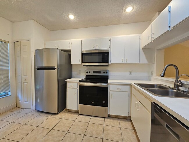 Building Photo - 8545 Hunters Key Cir