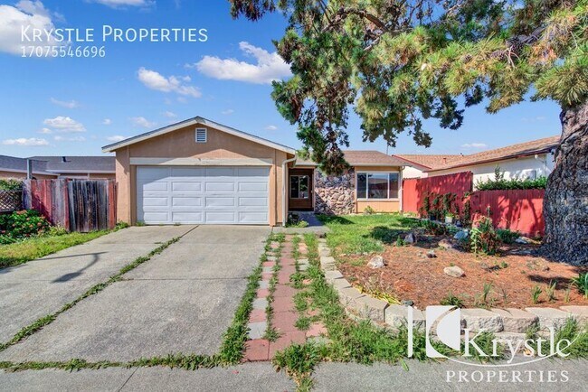 Building Photo - Updated, single-level home located in Nort...