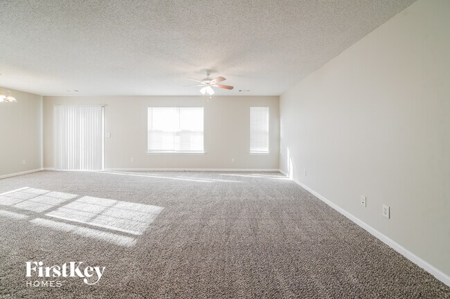 Foto del edificio - 6224 Hickory Ln Cir