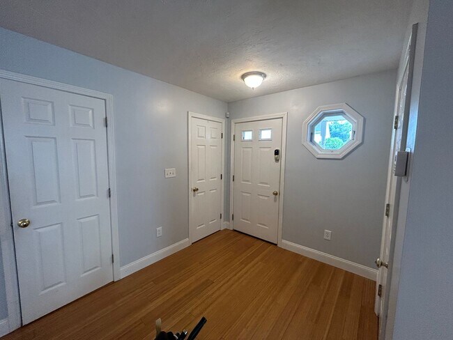 Foto del edificio - Beautiful 4 Bedroom house in Marlborough!