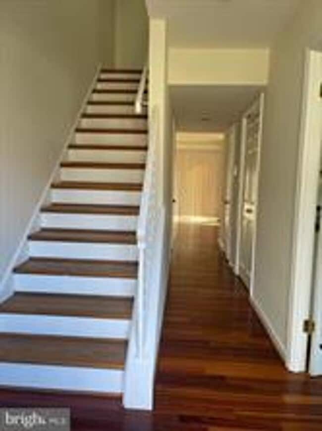Building Photo - NICE TOWNHOME IN MONTGOMERY VILLAGE WITH F...