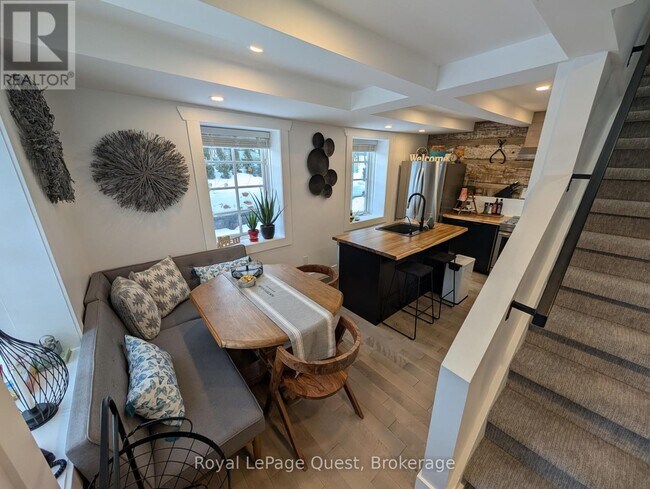 Building Photo - 347 Balm Beach Rd