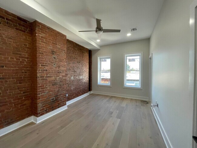 Building Photo - 612 Washington St