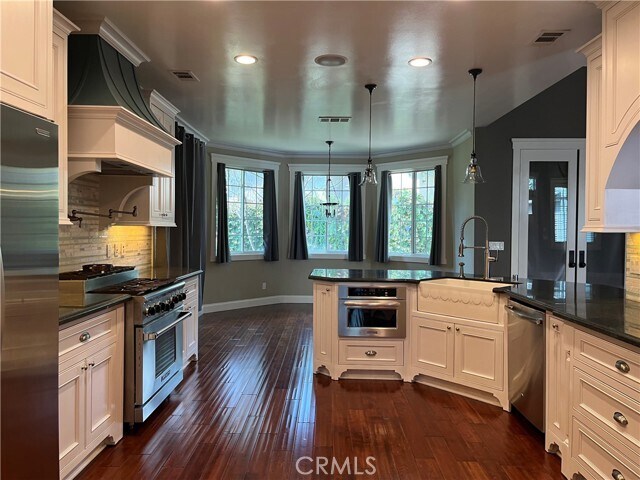 Foto del edificio - 5836 Buckthorn Ave