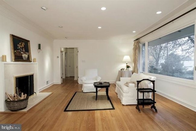 Foto del edificio - 5602 McLean Dr