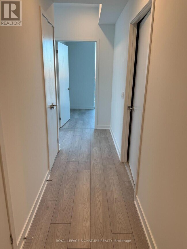 Building Photo - 1 Fairview Rd E