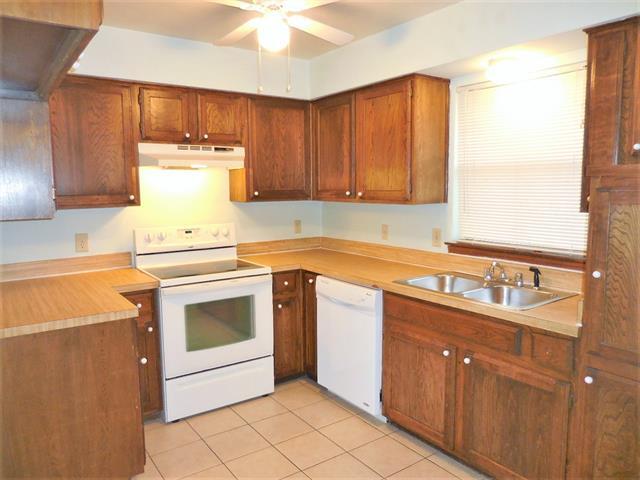 Foto del edificio - 3307 Gardenview Cir
