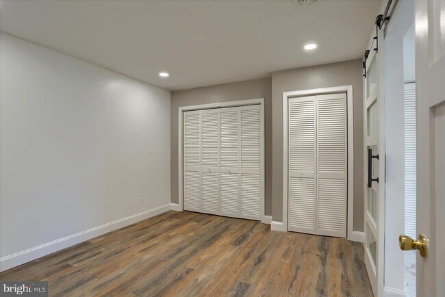 Foto del edificio - 7725 Farmdale Ave