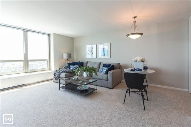 Foto del edificio - 3750 N Lake Shore Dr