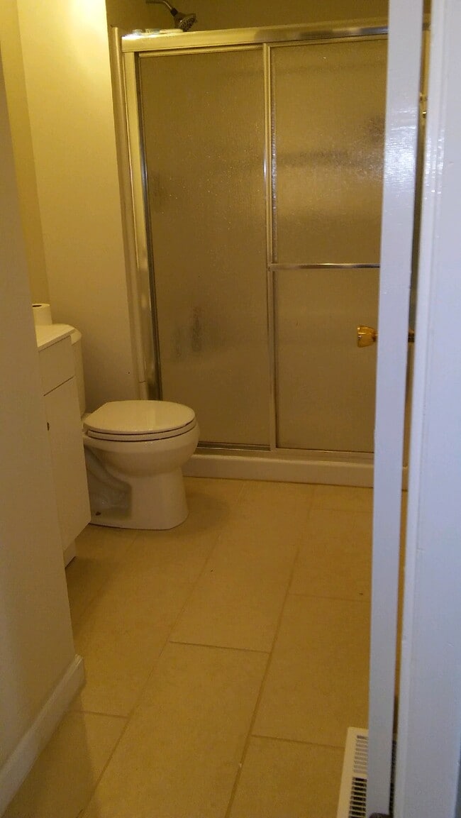 Full Bath on Main Level - 620 Graybridge E