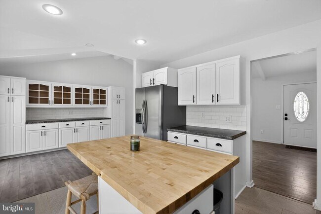 Foto del edificio - 9276 Soaring Hill Rd
