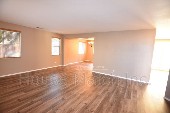 Building Photo - 33453 Barrington Dr