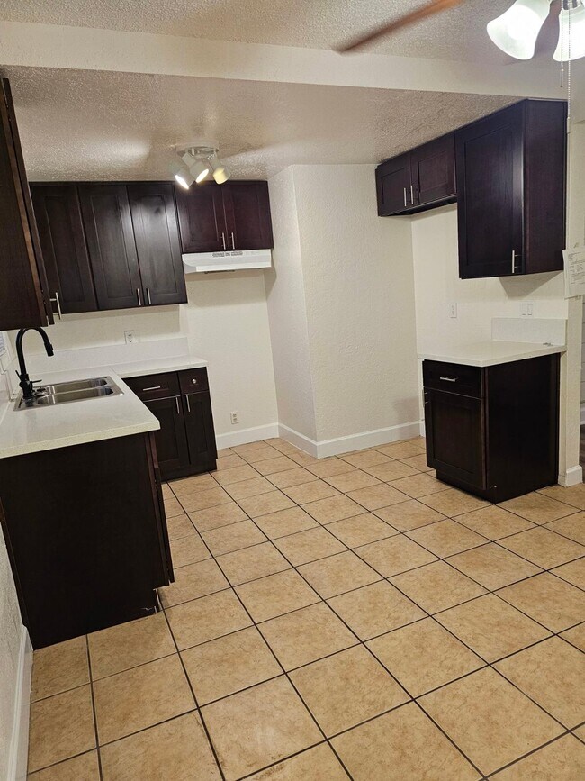 Foto del edificio - 207 E 116th Pl