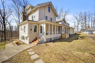 Building Photo - 67 Old Albany Post Rd