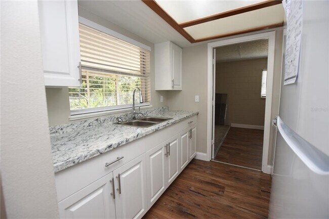 Foto del edificio - 1224 Waterview Blvd E