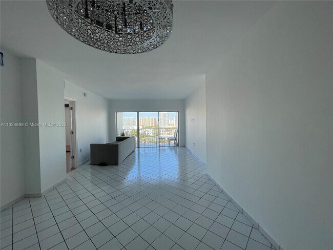 Foto del edificio - 500 Bayview Dr