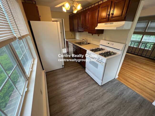 Building Photo - 28 Rustic St