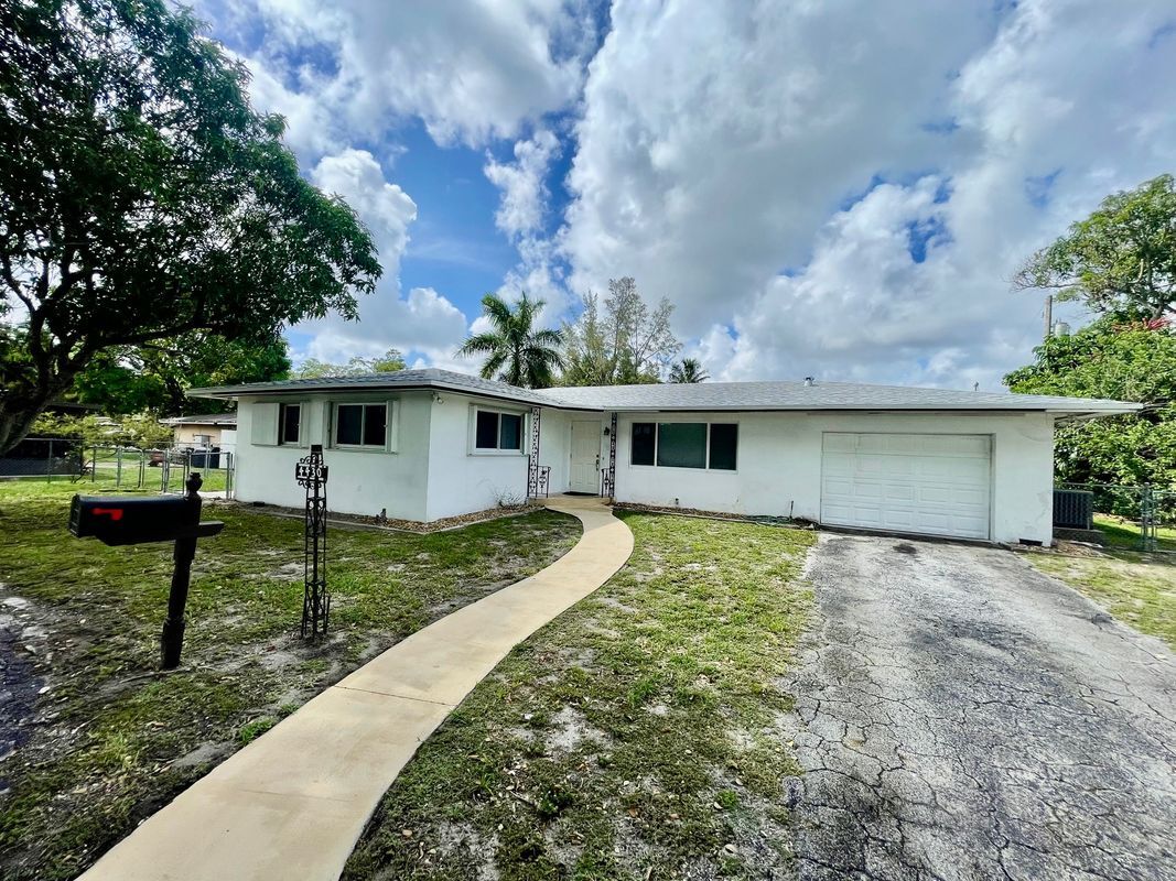 Primary Photo - 4430 W Broward Blvd