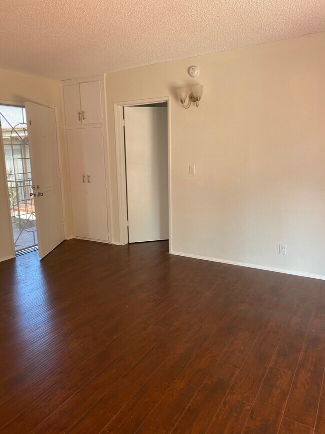 Living room - 3505 S Bentley Ave