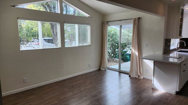 Building Photo - Charming Lake Wildwood Home 3 Bedroom 1 Bath