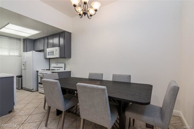 Building Photo - 2 br, 2 bath Condo - 151 N Maple St Apt 213