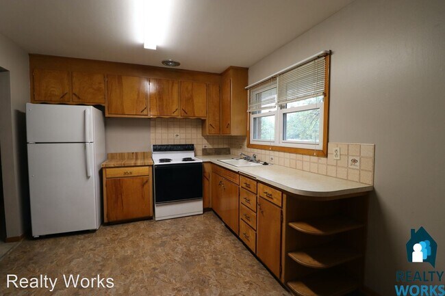 Building Photo - 3 br, 1.5 bath House - 631 Trail Ridge Road