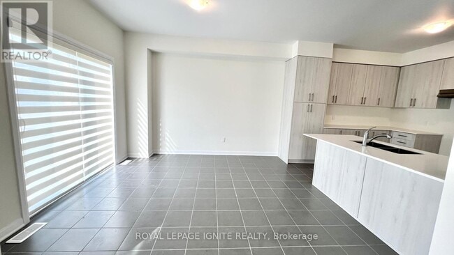 Building Photo - 85 Oakmont Dr