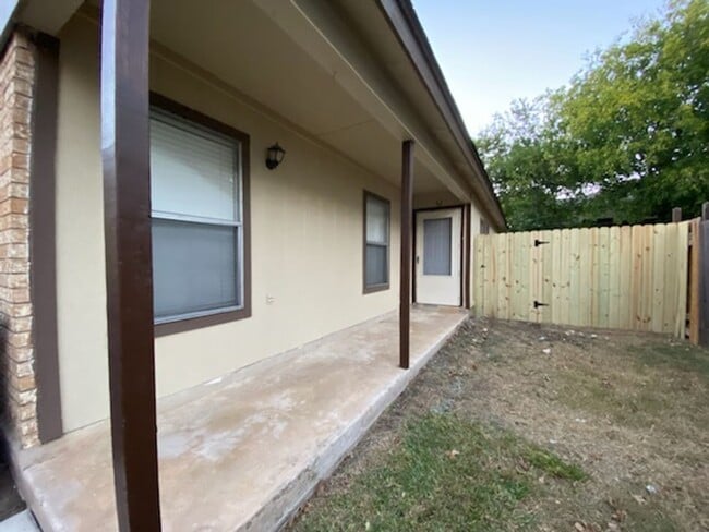 Building Photo - Woodstone