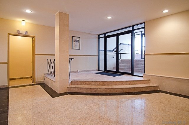 Building Photo - 135 3rd Ave