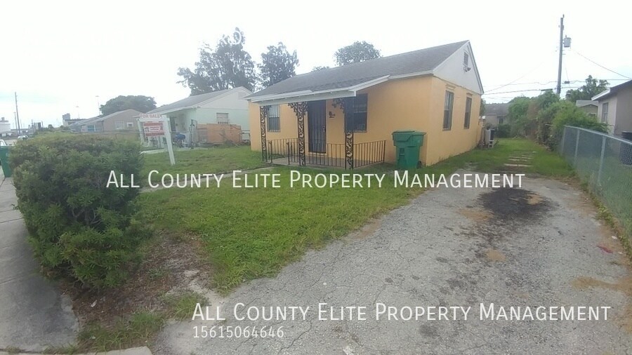 2/1 Home with Large Backyard House for Rent in West Palm Beach, FL