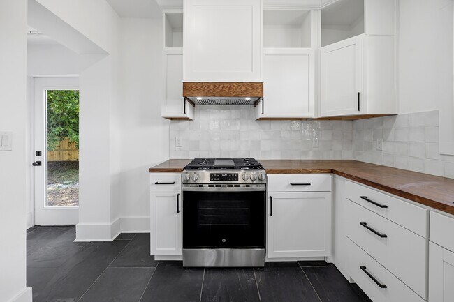 Foto del edificio - 721 W 47th St