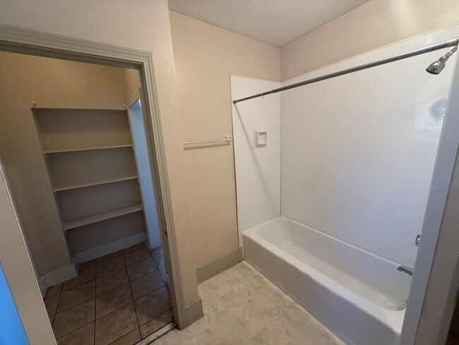 Foto del edificio - 11 New Hampshire Ave