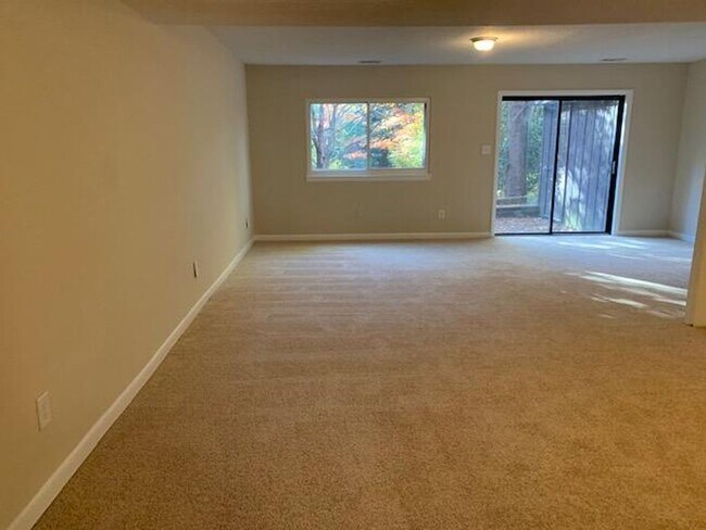 Foto del edificio - 1200A Falls Church Rd., Raleigh - Bev Roberts Rentals & Property Management