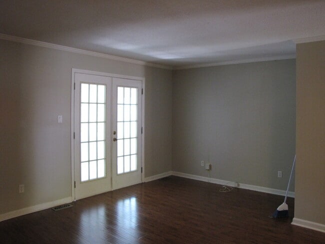 Building Photo - 629 Middleton Ave