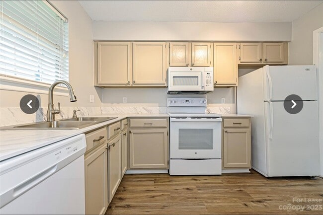 Kitchen - 6124 Heathstone Ln