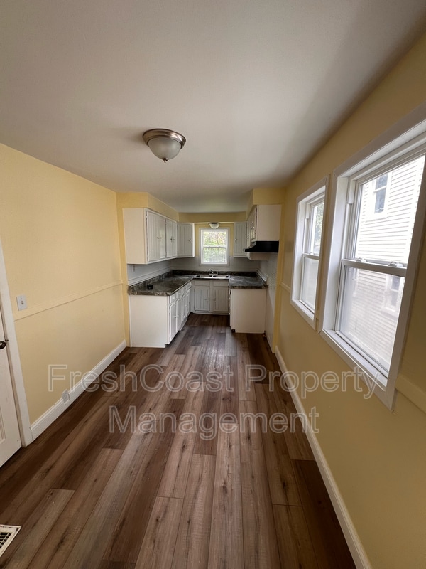 Building Photo - 1378 W 114th St