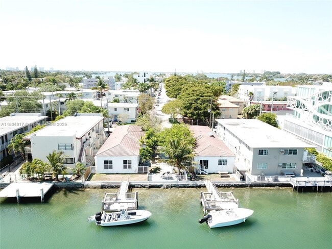 Building Photo - 8335 Crespi Blvd