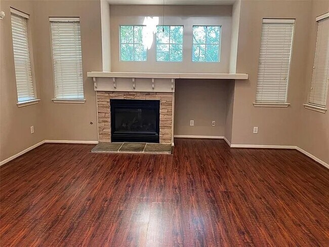 Foto del edificio - 63 Scarlet Woods Ct