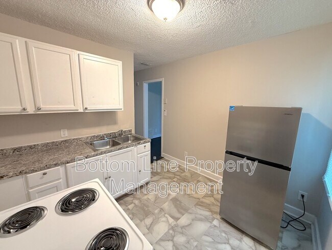Building Photo - 2728 Remington St