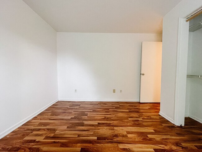 Foto del edificio - 114 E 8th St