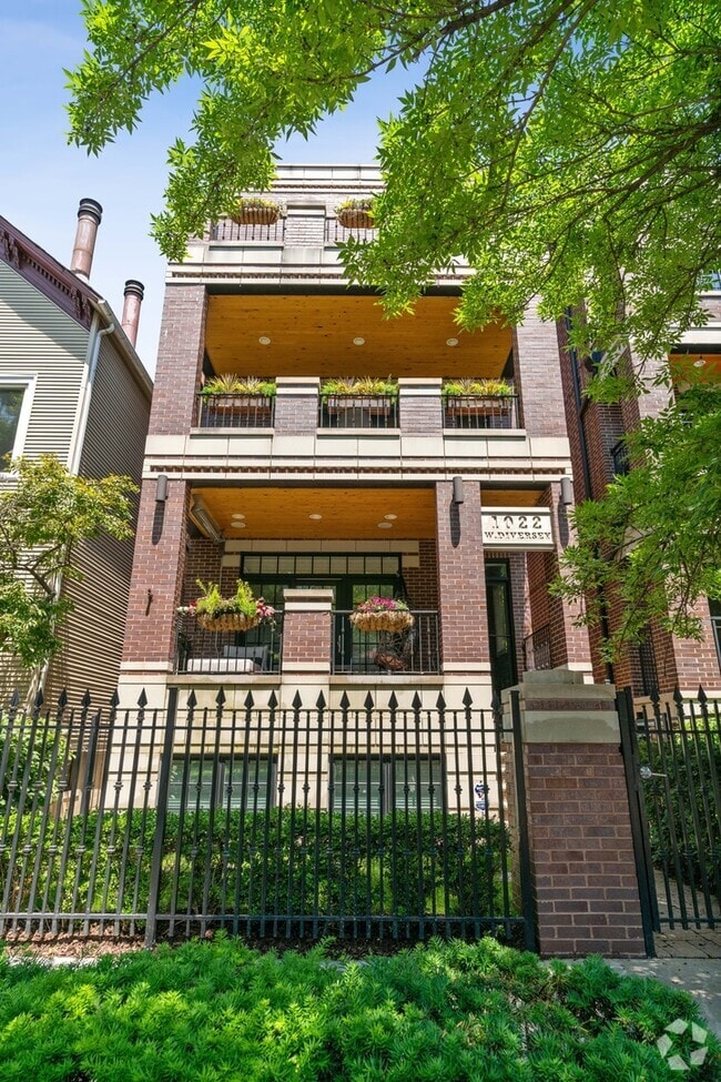 Building Photo - 1022 W Diversey Pkwy