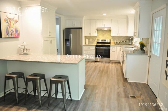 Building Photo - 717 Chalice St